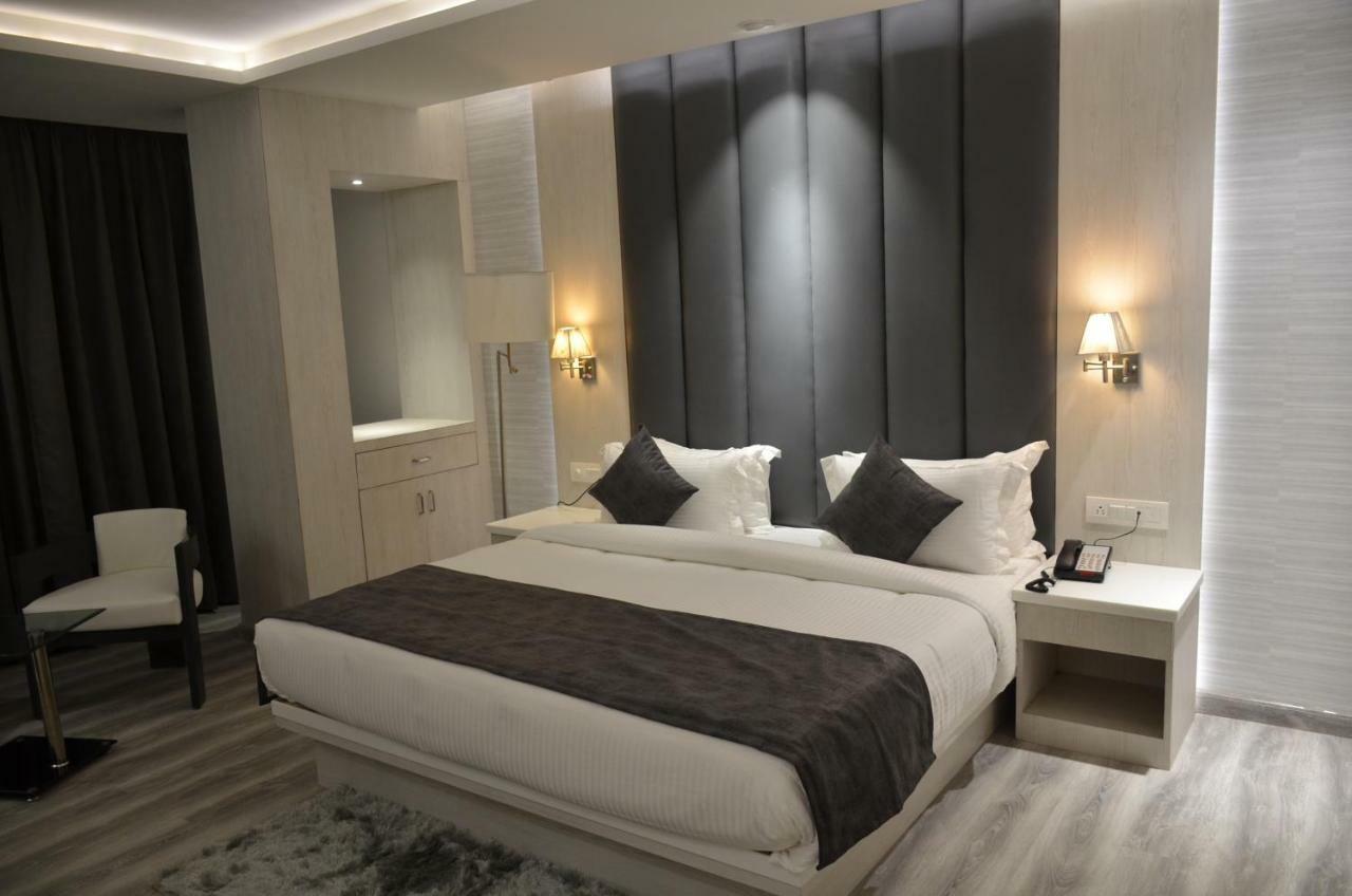 Hotel Radiance Барели Экстерьер фото
