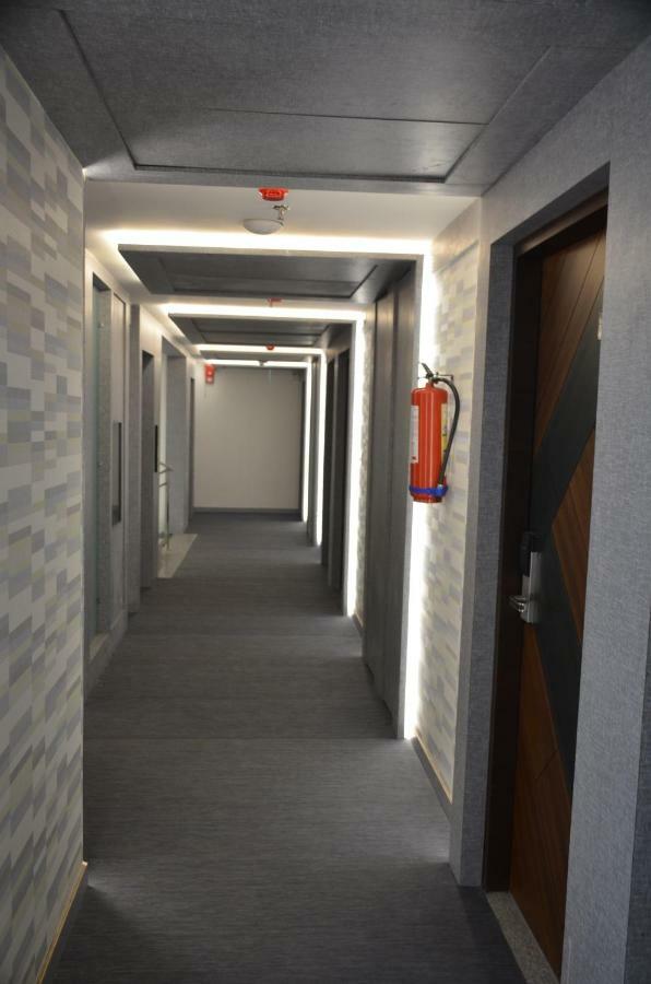 Hotel Radiance Барели Экстерьер фото