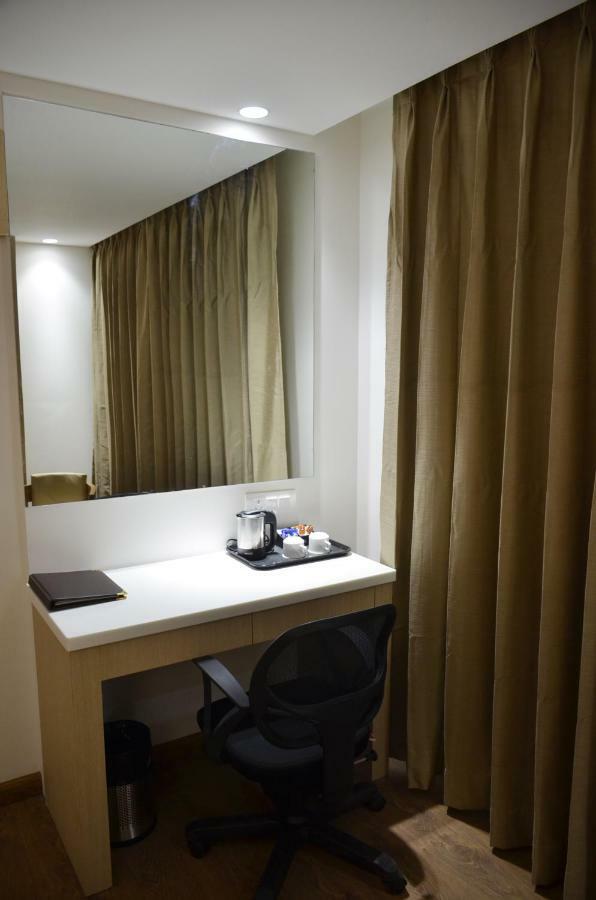 Hotel Radiance Барели Экстерьер фото