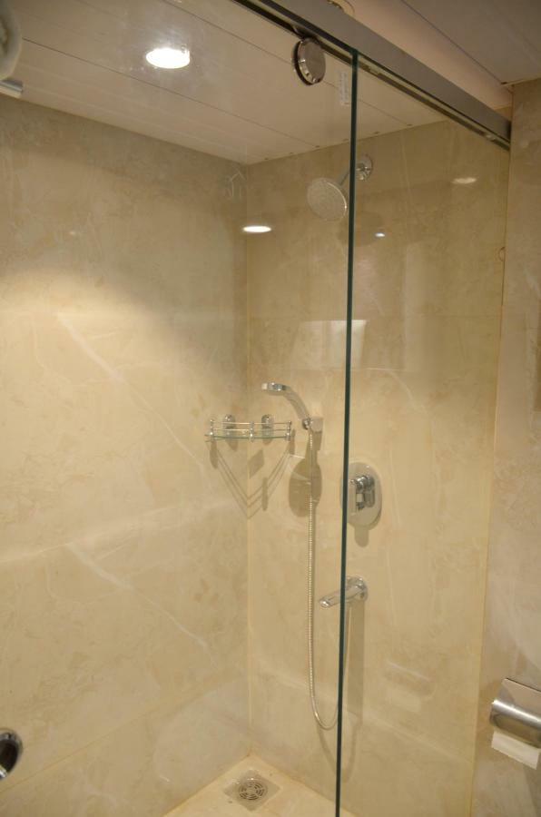 Hotel Radiance Барели Экстерьер фото